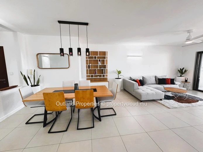 Beautiful newly renovated 3-bedroom apartment with swimming pool