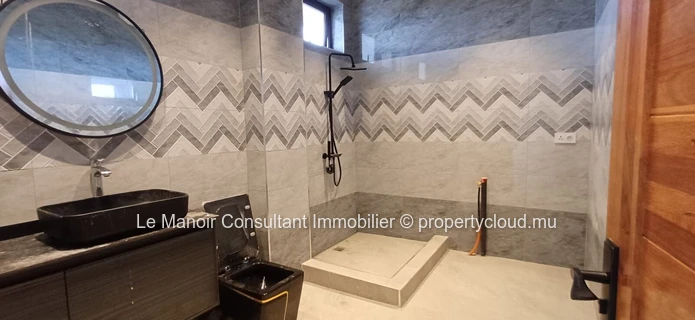 3-bedroom apartments, including one en-suite, furnished and equipped, with elevator.