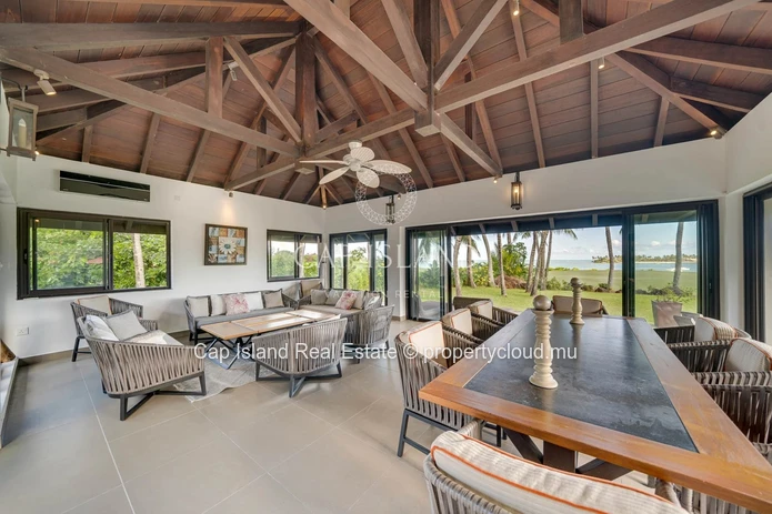 Anahita - Villa d'exception pieds dans l'eau, sur le golf