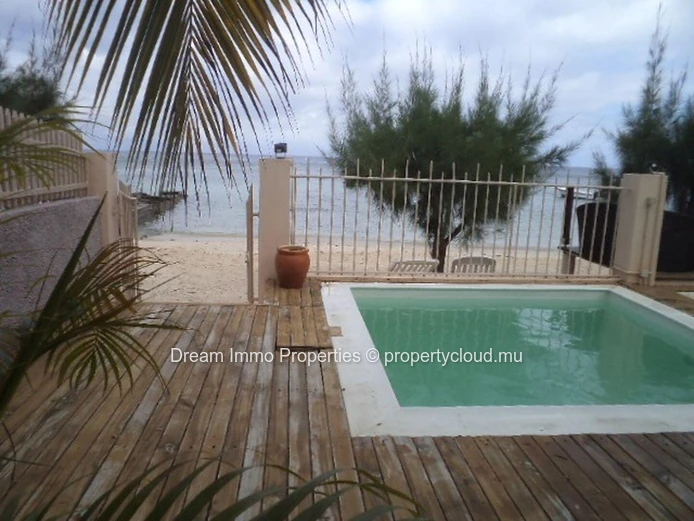 Beachfront! Huge Residential Land On The Sea In Tamarin – Mauritius