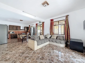 6 Bedroom House