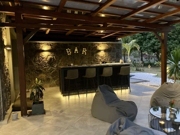 8 Bedroom Villa