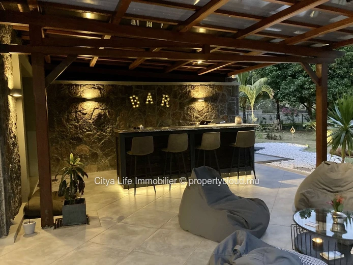 Villa Contemporaine de Luxe à Vendre à Rivière Noire, Île Maurice