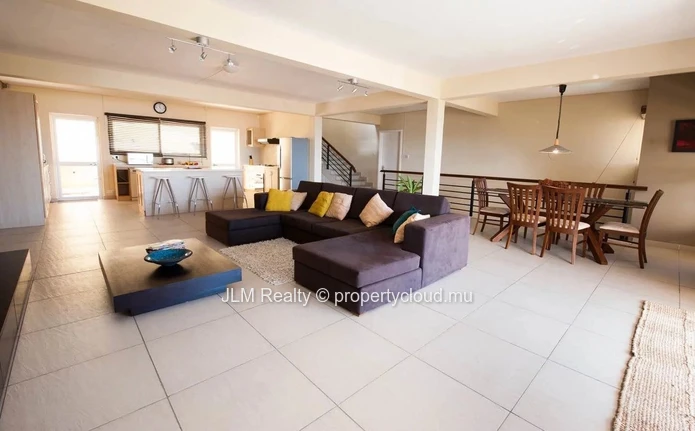 À louer: Superbe Duplex avec Vue Mer à Rivière Noire, Île Maurice