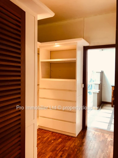 House in the prestigious diplomatic enclave of Avenue King George V, Floréal. FOR RENT