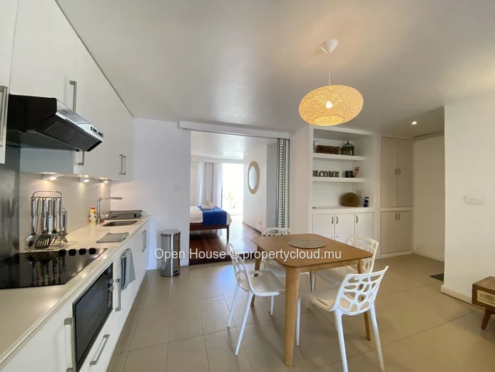 For sale: 2nd floor apartment - furnished, air-conditioned, equipped kitchen, walk-in closet, 30m² terrace. Shared sw...