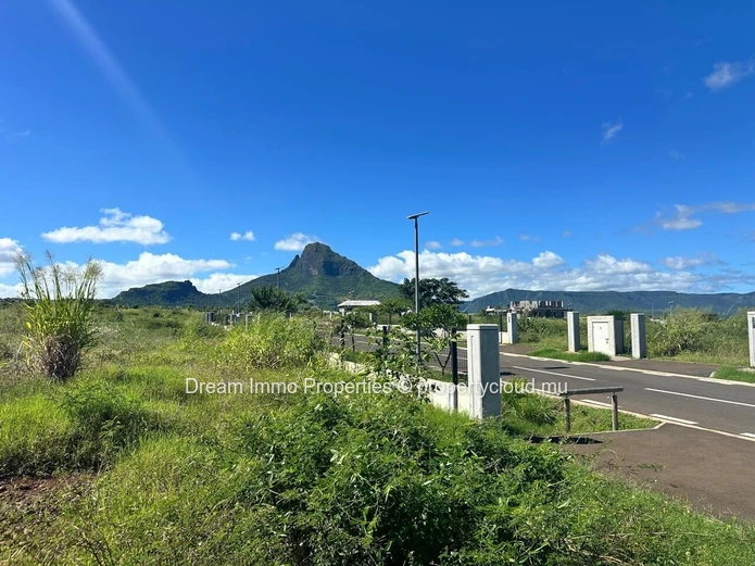 Sea view! Residential Land between sea & mountains in Flic en Flac - Mauritius