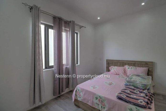 Villa moderne de plain-pied avec 3 chambres à proximité des commodités.