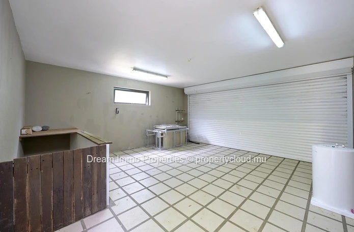 Très Belle Villa De 5 Chambres Sur Grand Terrain De 1 150 M² A Grand Baie – Ile Maurice