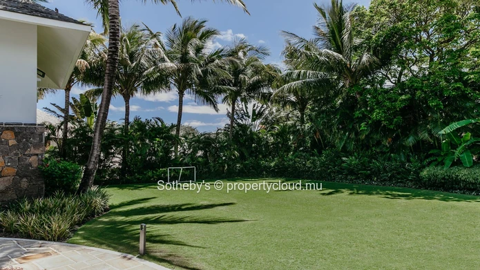 Golfside Beauty - Anahita