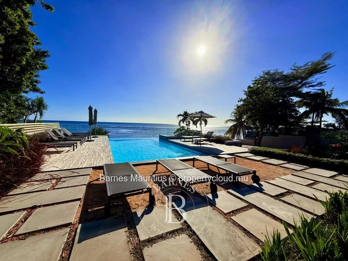 TAMARIN – Luxury Beachfront Apartment – 3 Bedrooms
