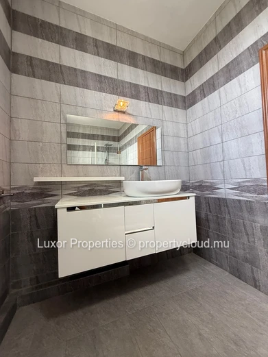 Flic en Flac | Duplex for Rent (cats only)