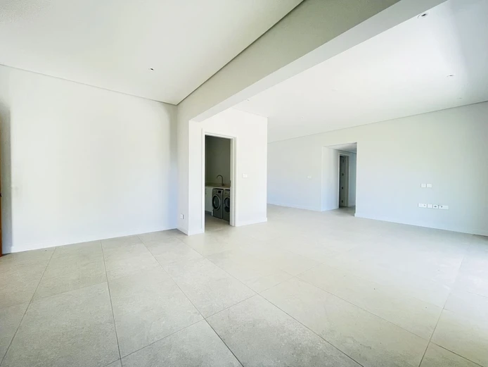 Appartement Contemporain En Rez-De-Jardin