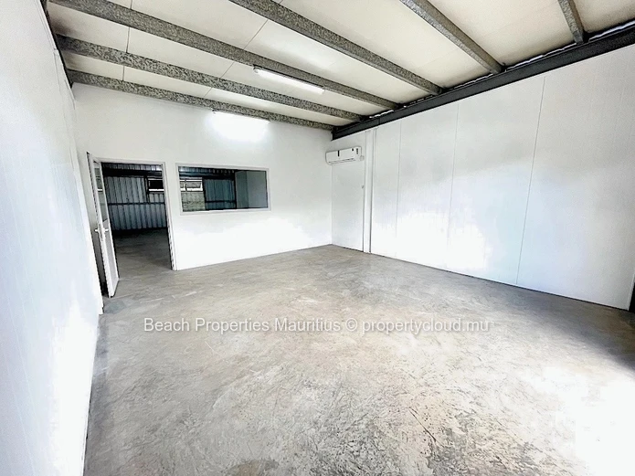 Bright 75m² Office with AC & Parking in Tamarin