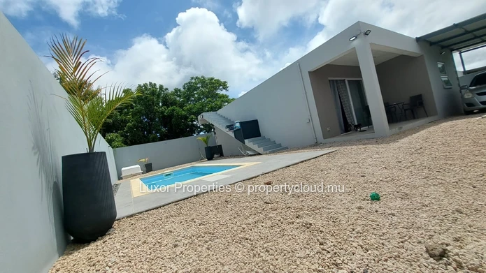 Villa 2ch avec piscine, terrasse et parking - Petit Raffray