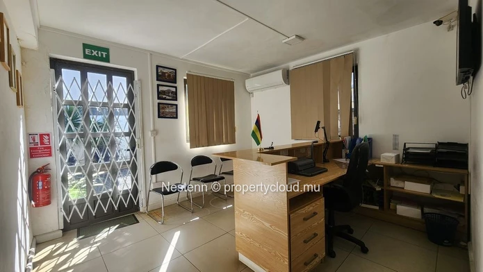 Spacious duplex office of 200 m² close to amenities