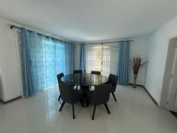 6 Bedroom House