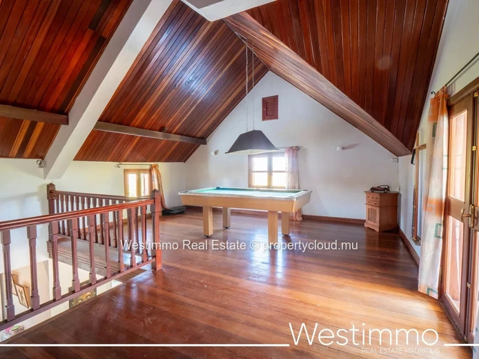 TAMARIN - 750 m2 villa ideal for a family or rental project