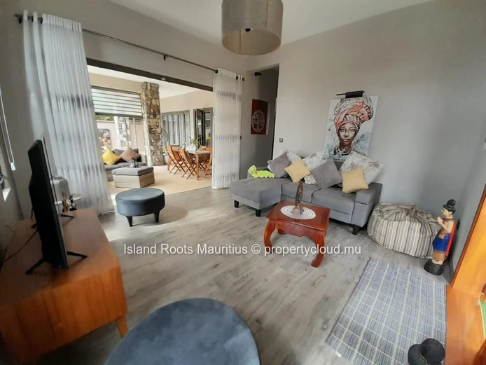 Grande maison de 4 chambres non loin de Mont Choisy Le Golf.