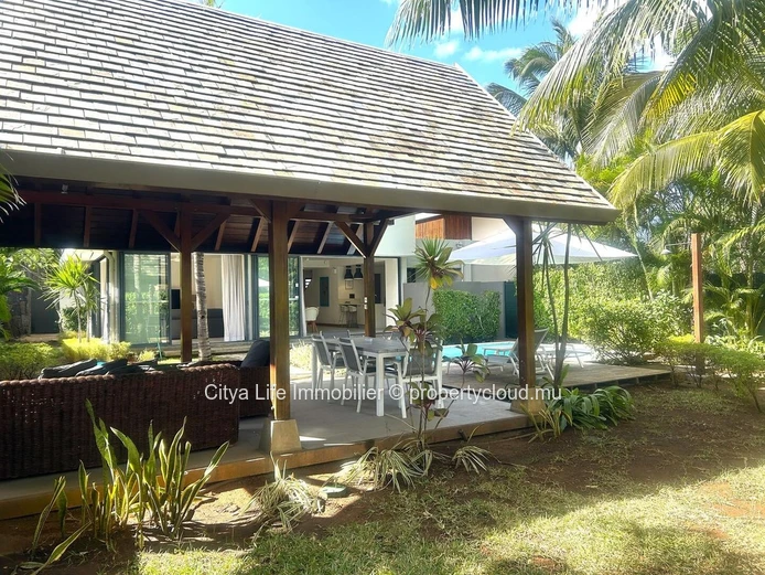 Luxurious RES Villa with Private Pool in Rivière Noire - Black River Area! 3 Beds, Solar Panels, Close to Amenities. ...