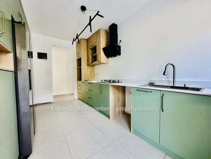 Duplex Moderne De 5 Chambres À Floréal – Neuf & Idéalement Situé