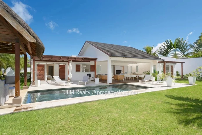 Villa Meublée avec Piscine à Vendre à Grand Baie, Île Maurice
