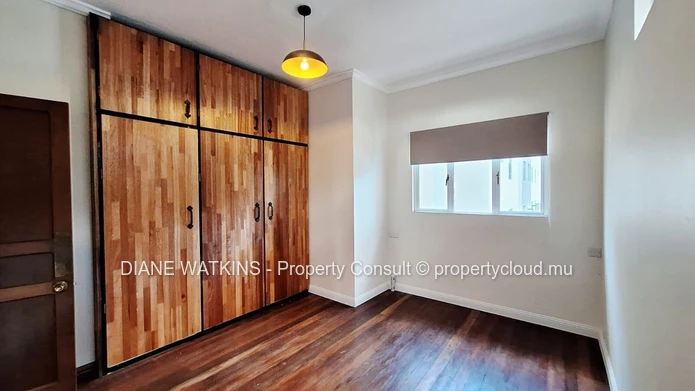Appartement moderne à vendre à Floréal avec balcon et vue panoramique.