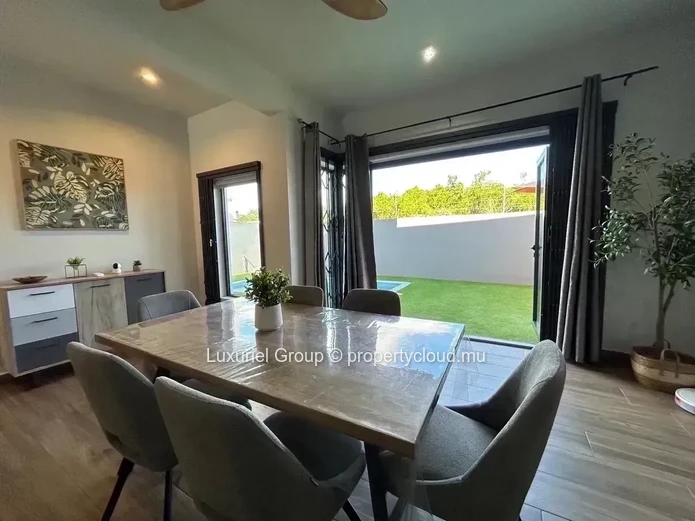 Élégante Villa Familiale dans le Nord