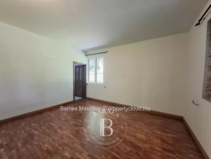 FLOREAL - Maison familiale ou bureau avec studio indépendant – 420 m²