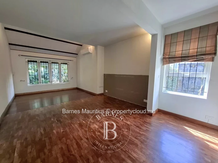 FLOREAL - Maison familiale ou bureau avec studio indépendant – 420 m²