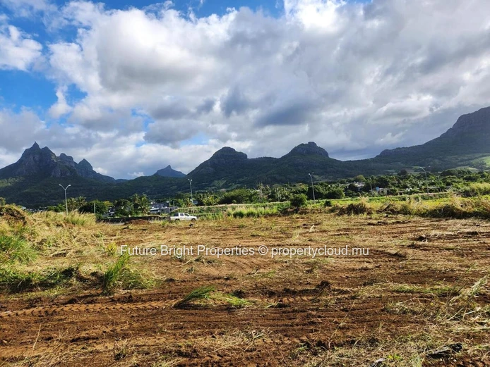 Opportunité d’Investissement Exceptionnelle – Terrain à Vendre en Bordure de la Route Principale à Verdun