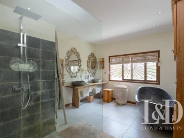 4 Bedroom Villa