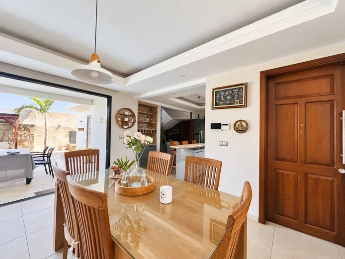 A Warm Villa Opening Onto A Beautiful Garden