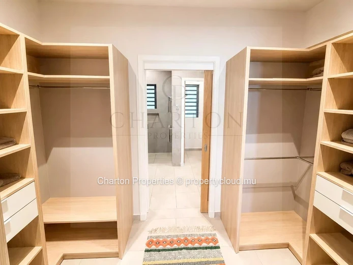 New 3-bedroom apartment with en-suite bathrooms and mountain views