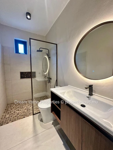Appartements 3 chambres neufs et meublés à deux pas de la plage de Flic en Flac – Ile Maurice