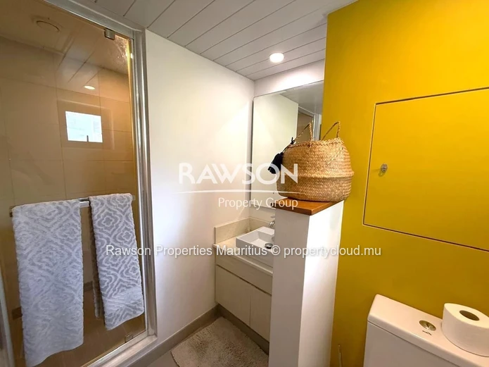 Triplex 3 Chambres En Suite – À Péreybère - €590,000