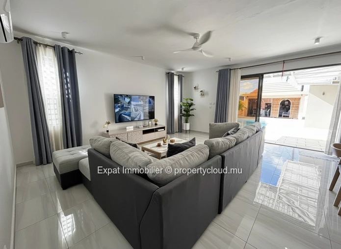 SINGLE-LEVEL VILLA WITH 3 BEDROOMS, SWIMMING POOL AND TROPICAL VERANDA – Grand Baie