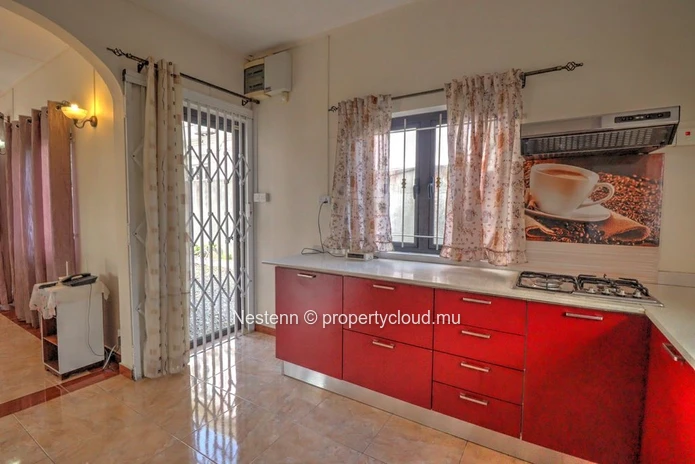 4 bedroom house of 168 m2, on a plot of 467 m2