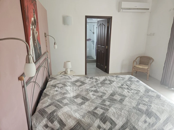 Spacious 5-bedroom family home for sale in Le Mahe, BEAU VALLON.