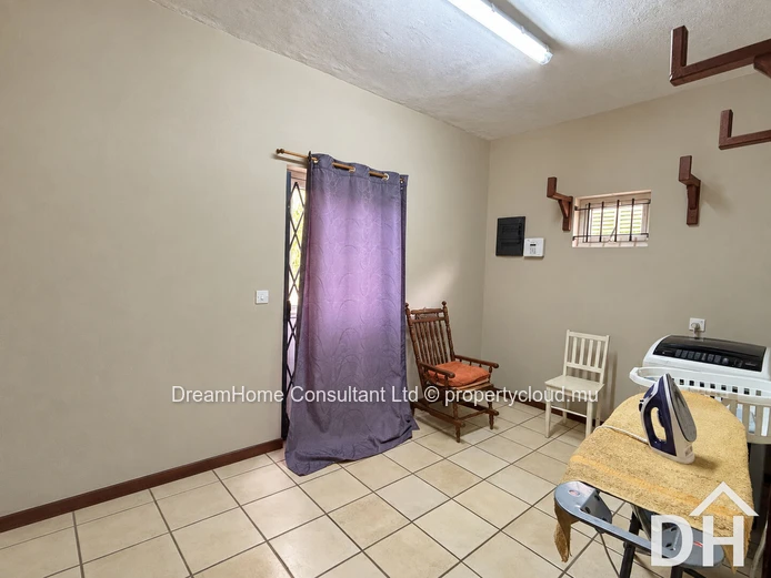 Maison meublée de 3 chambres avec bureau à louer à Tamarin