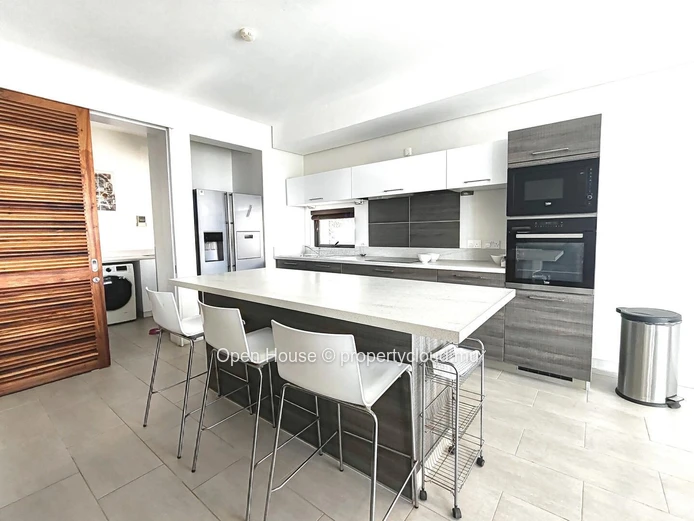 Luxurious Townhouse/Duplex in Tamarin with Communal Pool & Mountain Views - 3 Beds, Office, Fully Furnished, Rs 44M