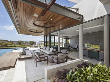 5 Bedroom Villa