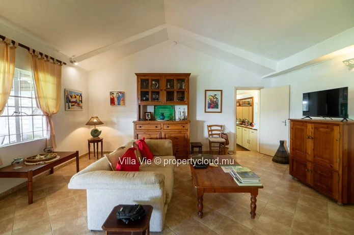 Péreybère - Charmante maison familiale avec studio et grand terrain tropical arboré