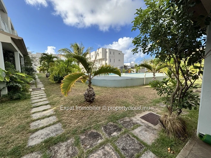 Fully Renovated 3-Bedroom Triplex In A Residence With Swimming Pools – Grand Baie