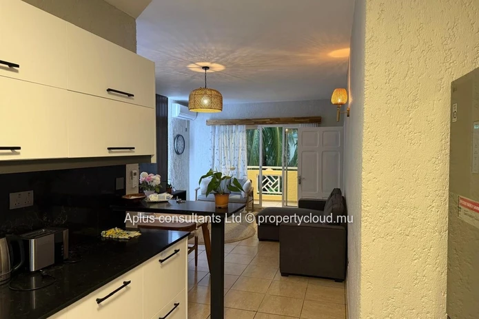 Stylish 2-Bed Apartment in Flic en Flac with Pool View