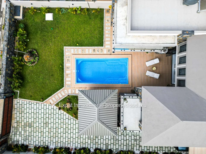 Exceptional Villa With Generous Spaces – Péreybère