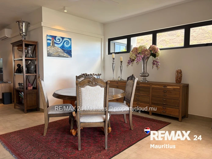 Spacious Penthouse with Rooftop, Pool and Spectacular Views