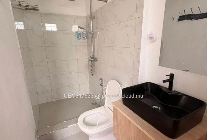 Maison Familiale à Deux Étages à Vendre – Beau Bassin Centre 