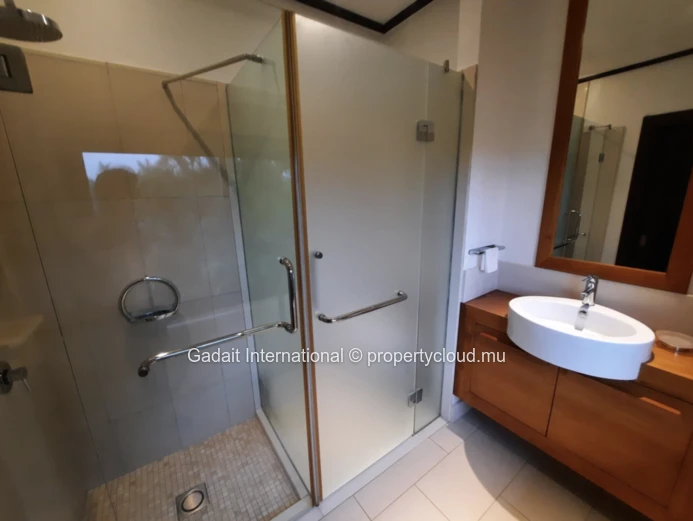Villa de Luxe avec Vue sur le Golf à Louer à Anahita Beau Champ – 15 000 EUR / mois