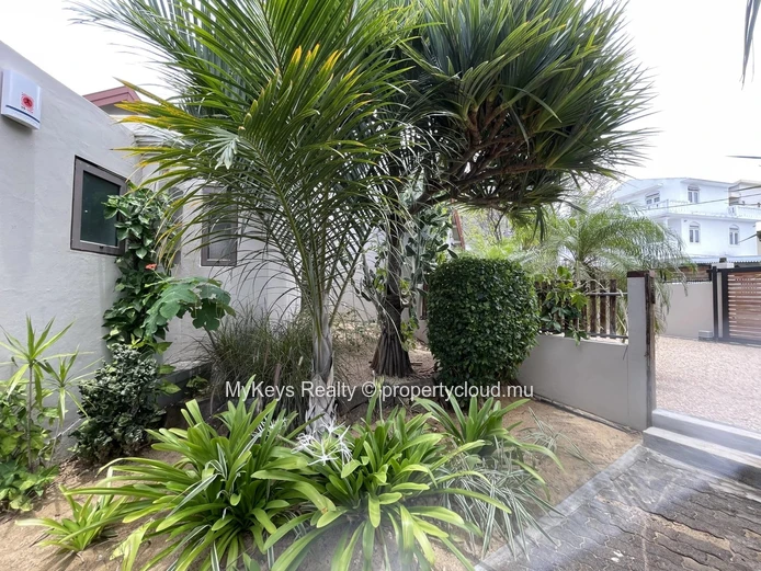 Furnished Villa For Sale - Spacious Garden
